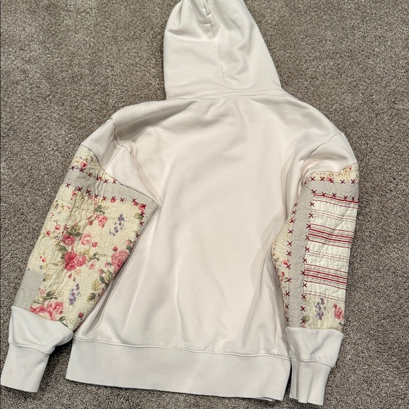 One of a kind upcycled size small cream sweatshirt w quilted patchwork - Picture 6 of 6